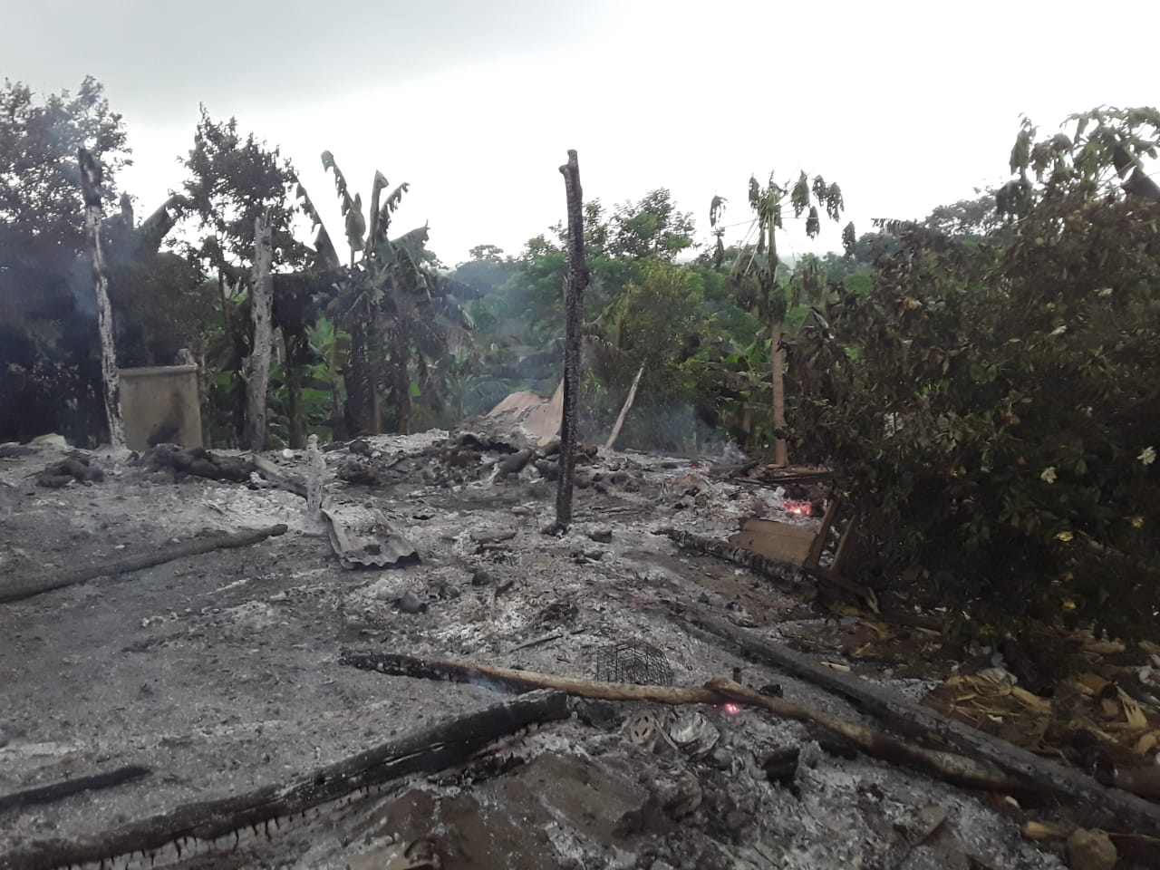  Incendio consumió vivienda en zona rural de Moñitos
