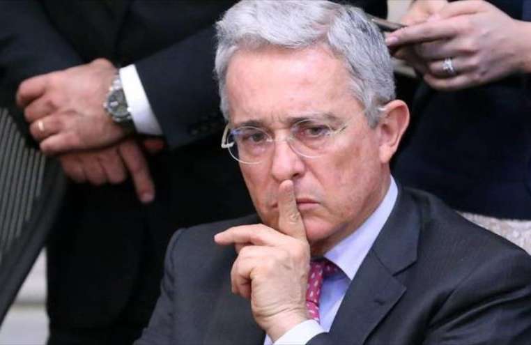 En el caso de Uribe Vélez procedería Habeas Corpus y quedaría en libertad