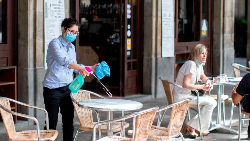 Bares y restaurantes no pagarían impuesto al consumo en 2021