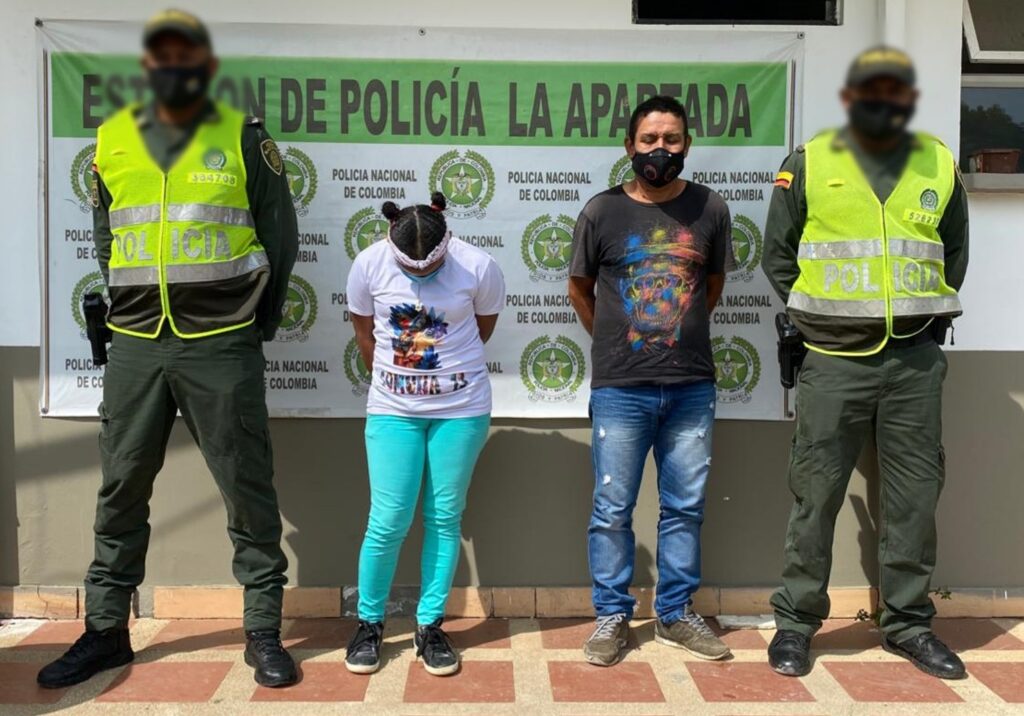 Policía captura a pareja de delincuentes que extorsionaban a comerciante