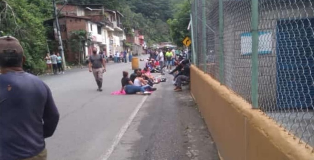  Reportan bloqueo en la vía Valdivia – Tarazá