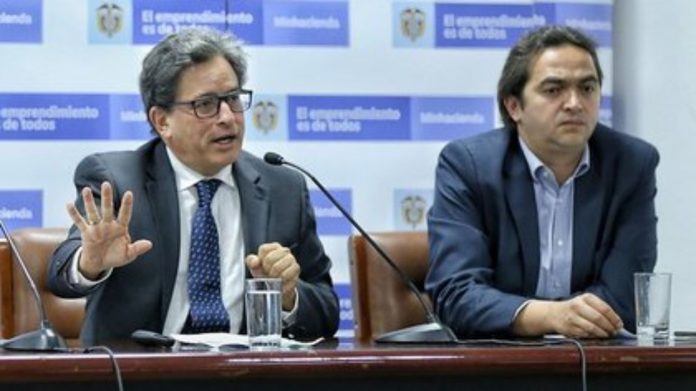  Renunciaron el ministro de Hacienda, Alberto Carrasquilla y el Viceministro Juan Londoño