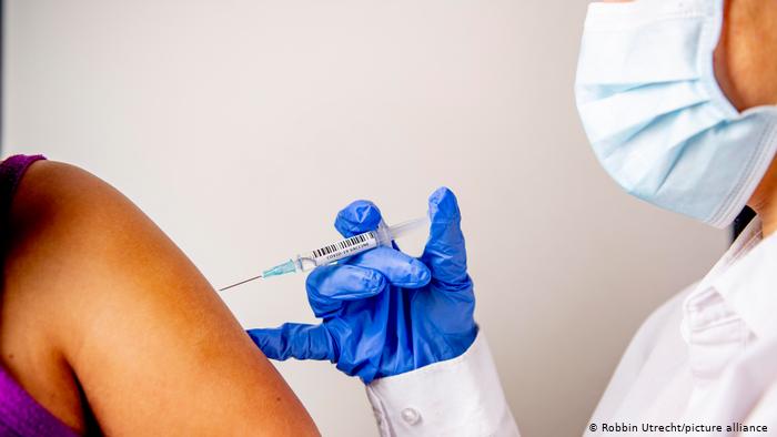  Los países que confiaron en vacunas chinas y ahora están experimentando rebrotes de coronavirus