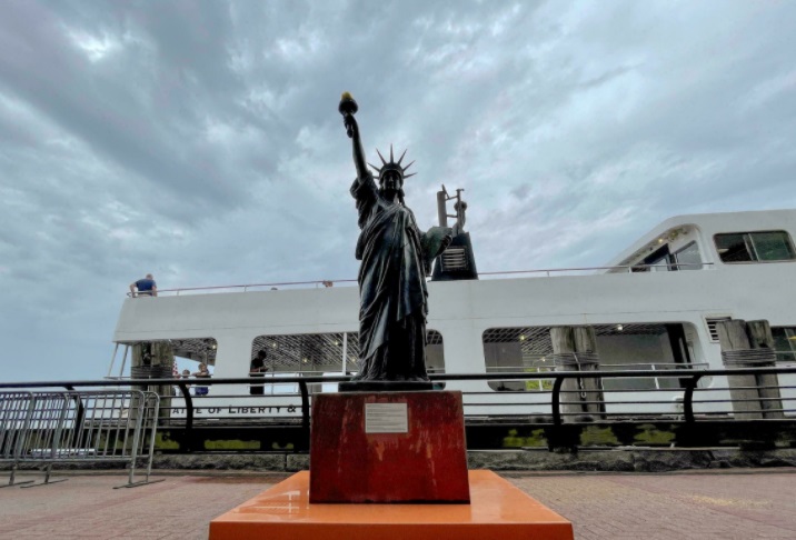 Vive la Liberty: la Estatua de la Libertad vuelve a cruzar el Atlántico