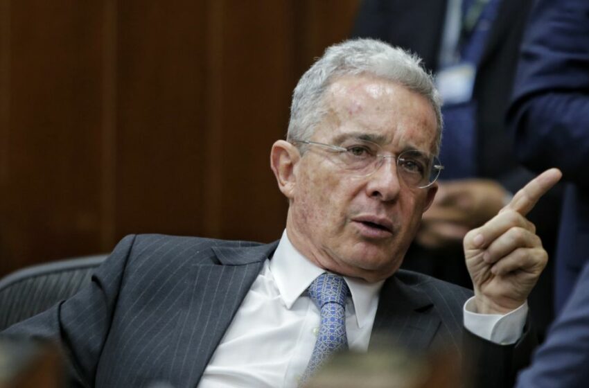 Uribe le lleva la contraria a Duque y le dice no a derogar ley de garantías