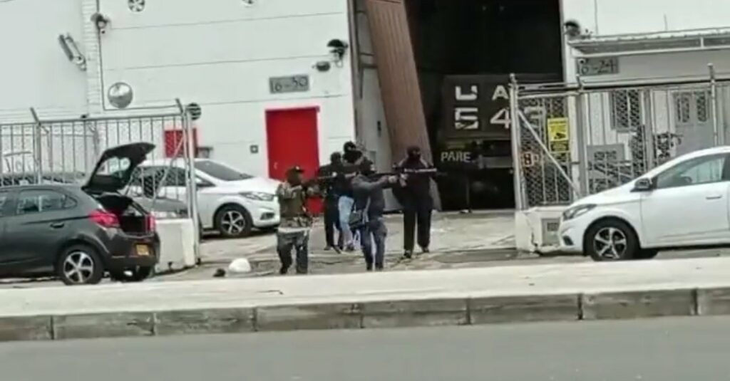 Frustran asalto a bodega de oro en Medellín: delincuentes portaban armas de largo alcance