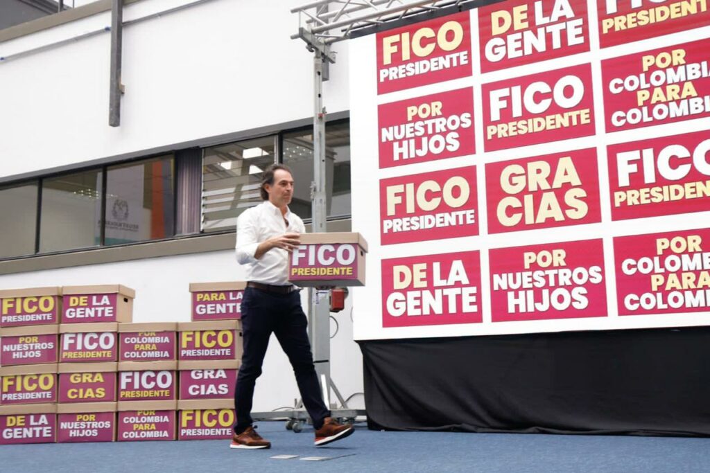 Vamos firmes a ganar la presidencia: 'Fico' Gutiérrez tras entregar firmas para avalar su candidatura