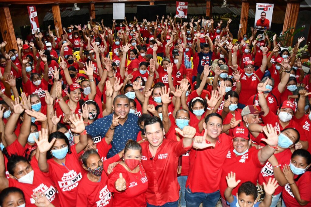 Andrés Calle recibió multitudinario respaldo de las mujeres de Montelíbano