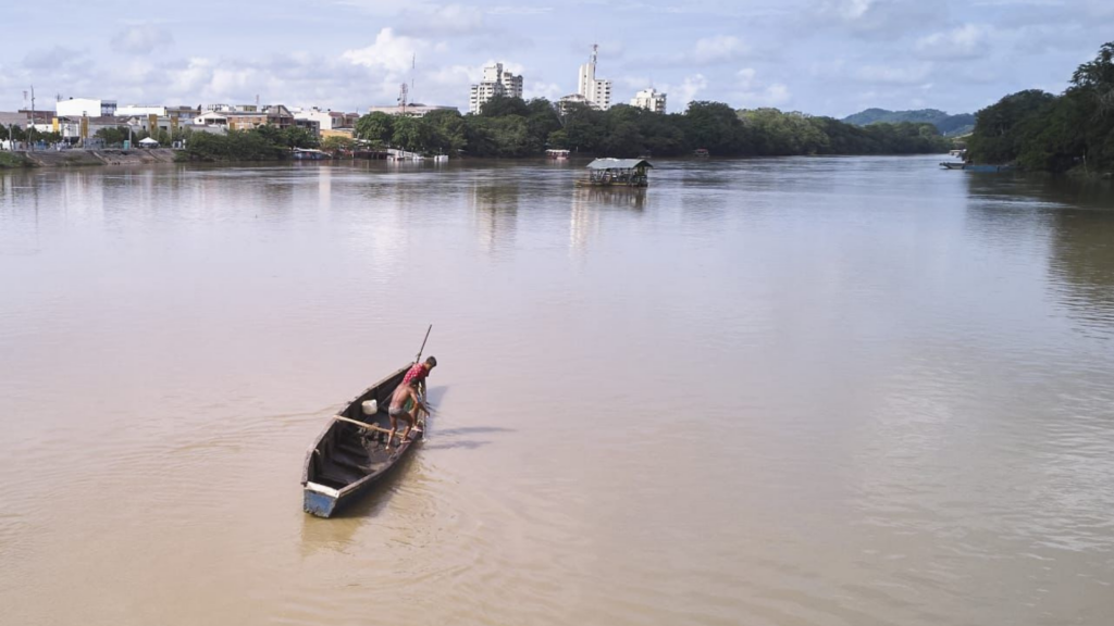 Defensoría presentó recomendaciones para enfrentar contaminación, erosión e inundaciones del río Sinú