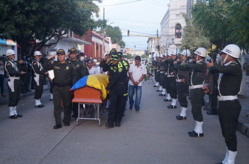  Despiden con honores a último policía asesinado en Córdoba