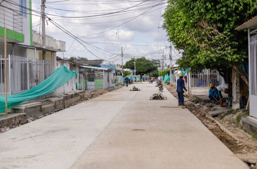  Avanza pavimentación de varias calles en La Granja