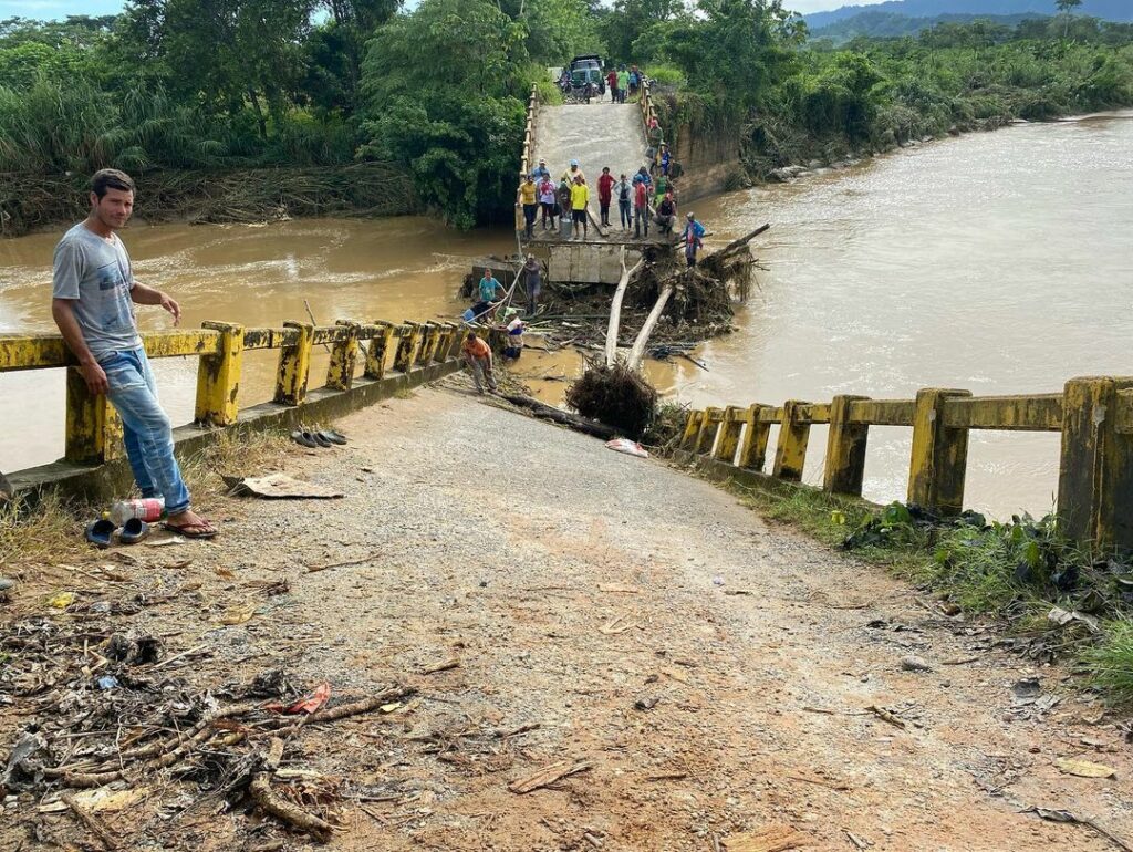 Se desplomó puente en Tierralta, más de 5 mil familias están incomunicadas