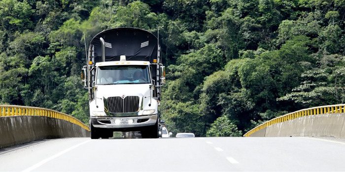 Ningún vehículo de carga podrá circular por el Puente Metálico de Montería