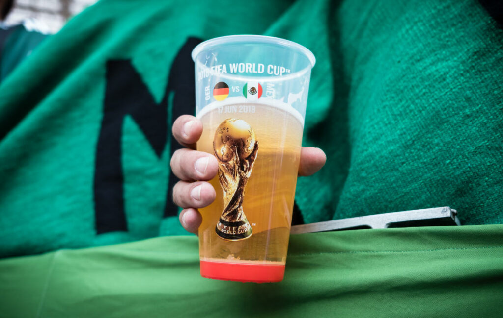 Reversazo en Qatar: prohíbe la cerveza en los estadios para el Mundial