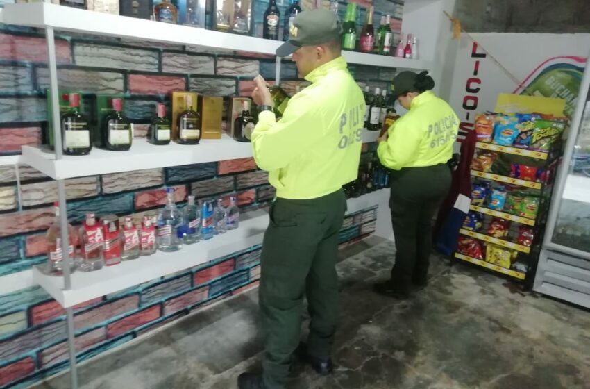 Policía adelanta controles en establecimientos públicos contra el licor adulterado en Córdoba.