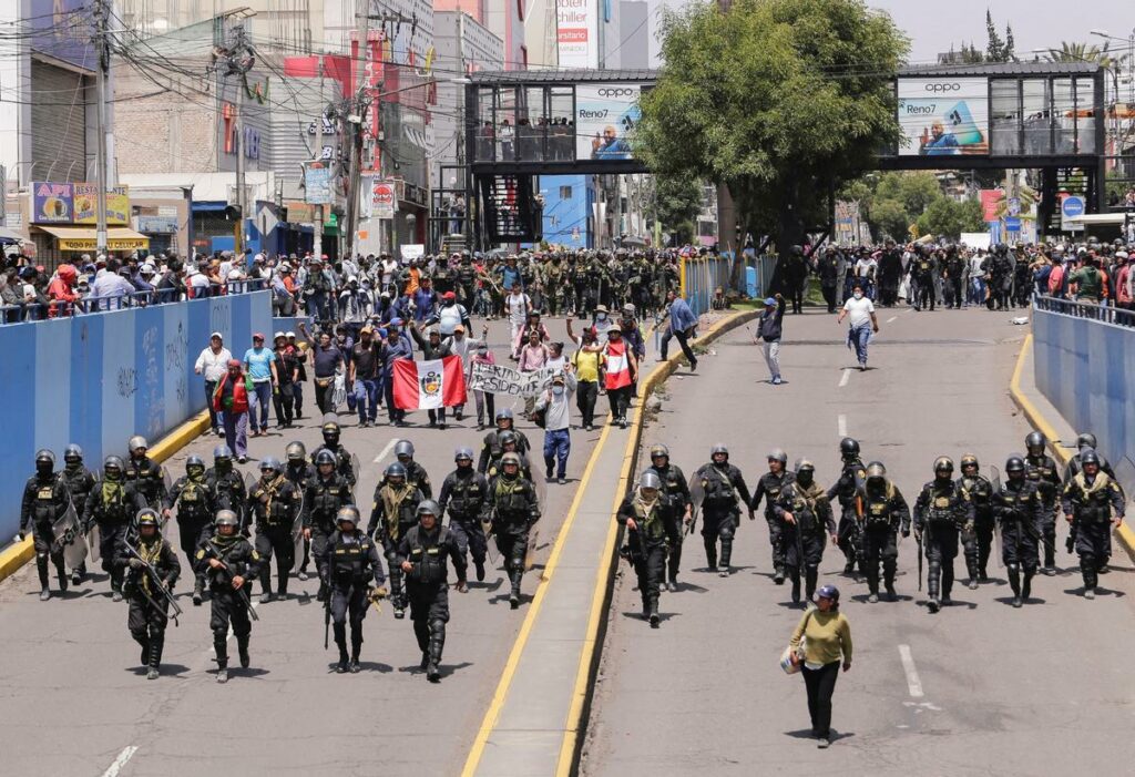 Crisis en Perú: declaran estado de emergencia durante 30 días