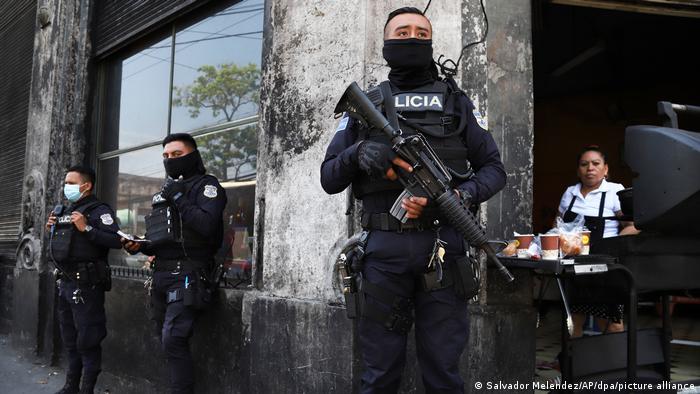 Van 185 pandilleros detenidos en ciudad cercada por autoridades en El Salvador
