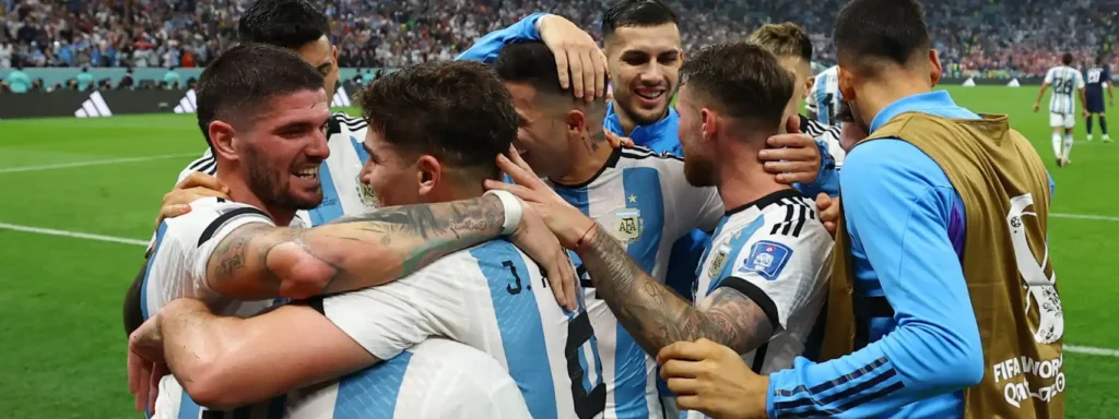 Argentina supero a Croacia en semifinales y esta más cerca del título mundial