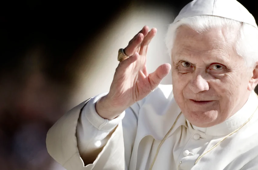 El papa emérito Benedicto XVI está grave y pasó la noche con médicos