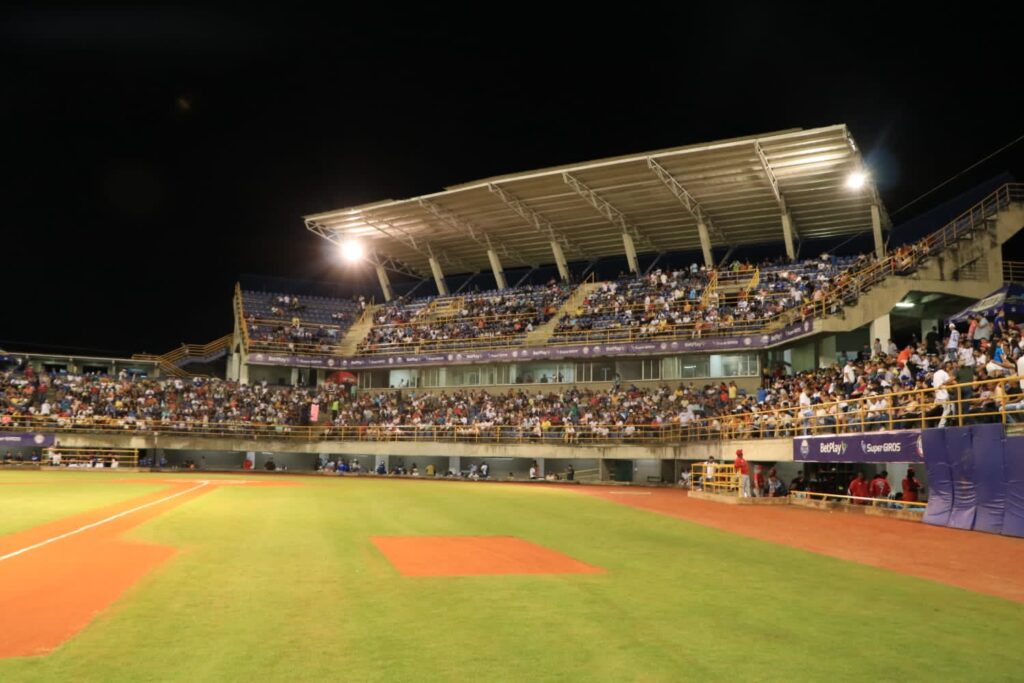 El estadio 18 de Junio, listo para la semifinal del béisbol profesional: Vaqueros vs. Caimanes