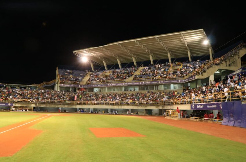 El estadio 18 de Junio, listo para la semifinal del béisbol profesional: Vaqueros vs. Caimanes