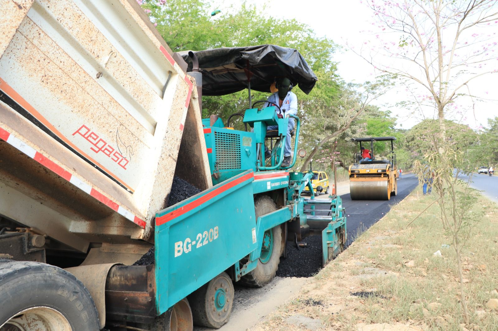 La pavimentación en la calle 41, en la vía hacia Arboletes, sigue avanzando