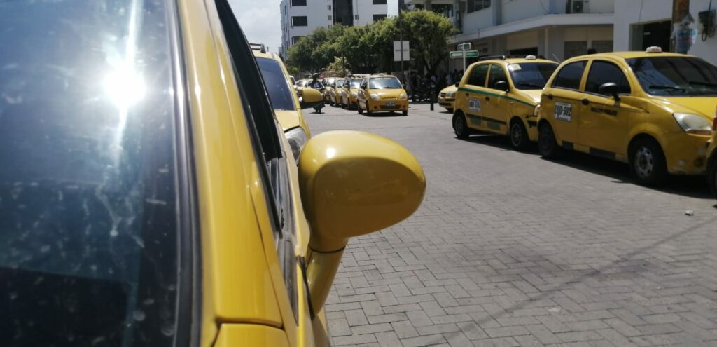 MinTransporte oficializa en cinco circulares los puntos pactados con los taxistas