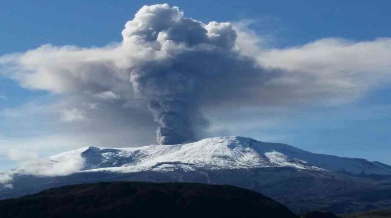 Declaran alerta naranja por aumento de sismicidad en el Volcán Nevado del Ruiz