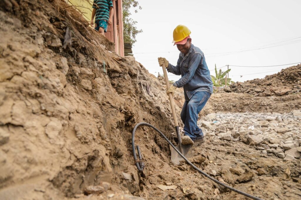 En la comuna 4 avanza pavimentación que conecta a seis barrios