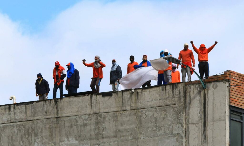 Fiscalía confirma doce presos asesinados en reyerta en Ecuador