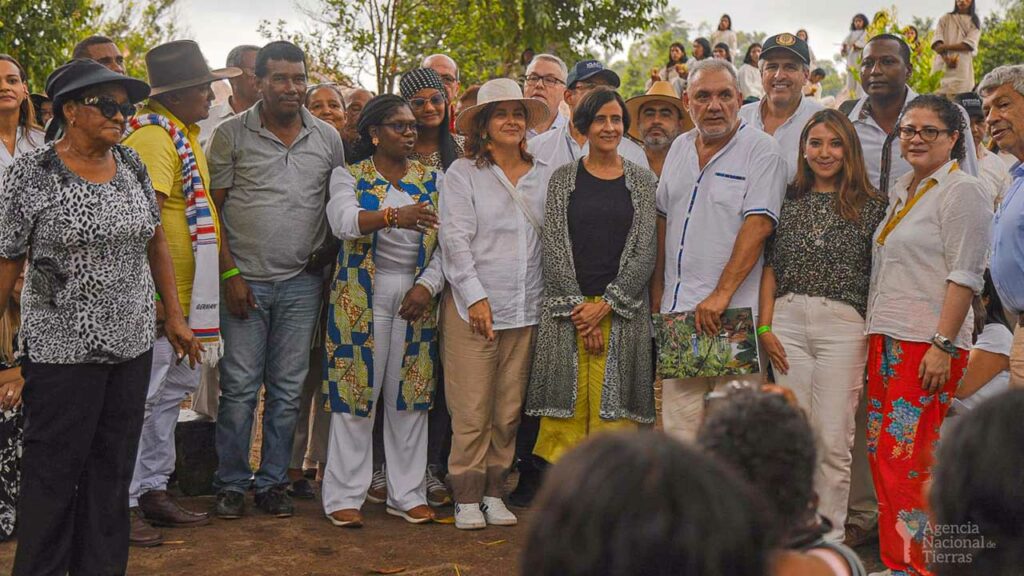 Aprueban 356 hectáreas de tierra para comunidades afro e indígenas