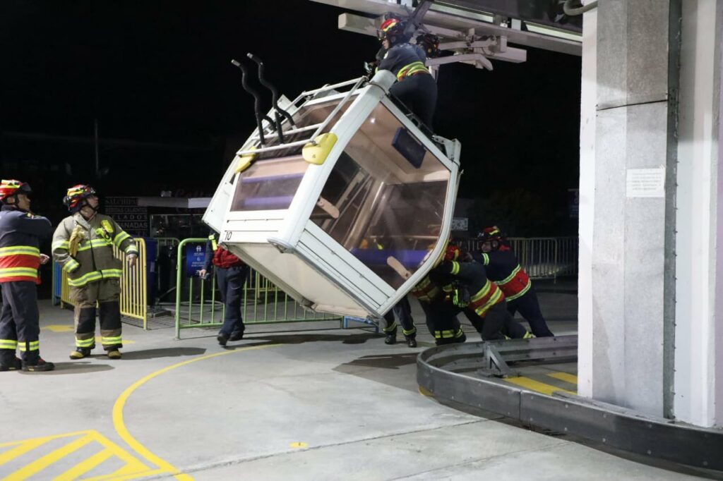 El pánico que vivieron 75 personas que quedaron atrapadas en Teleférico de Quito