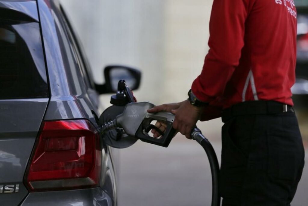 Precio de la gasolina subirá 600 pesos a partir de este sábado