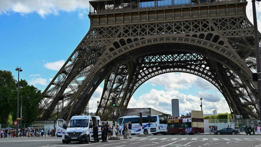 Por alerta de bomba evacuaron de emergencia la Torre Eiffel