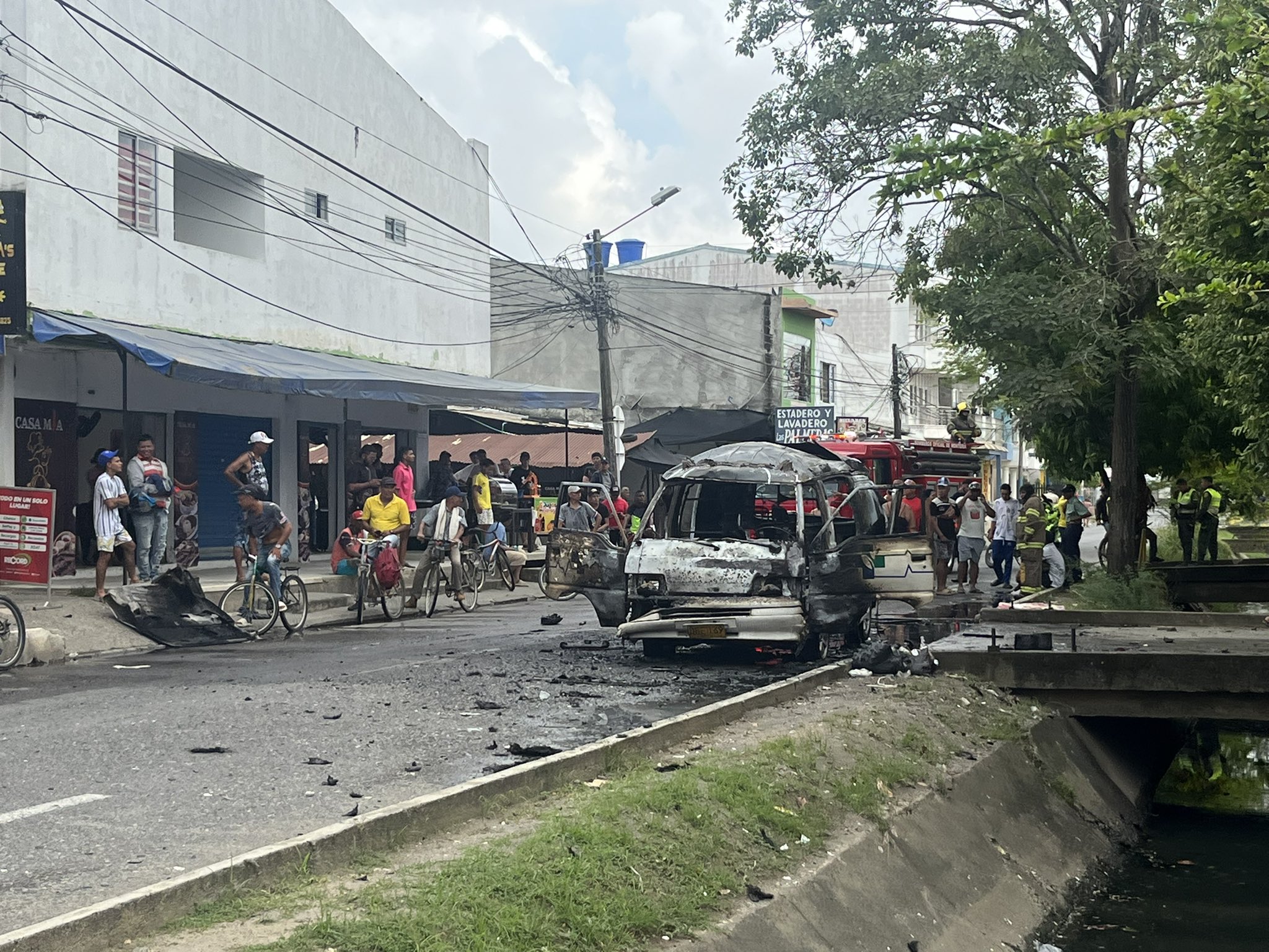 Ambulancia se incendió en vía del barrio 6 de Marzo