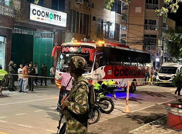  ¡Terrible! Sicarios masacran a 4 personas dentro de un bus en Puerto Berrío