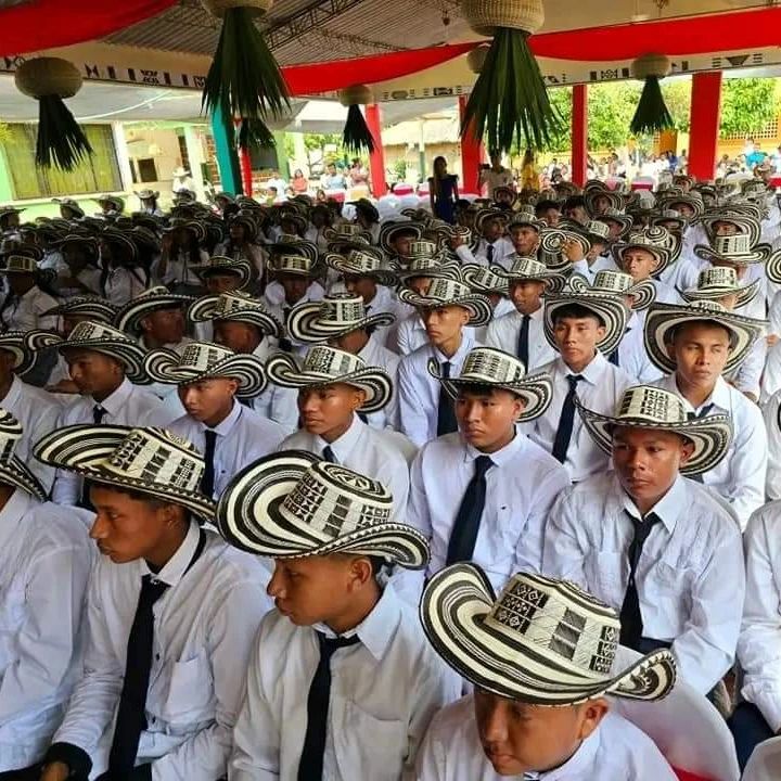 Estudiantes se graduaron con sombrero vueltiao