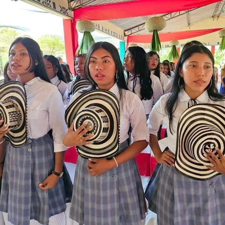 Estudiantes se graduaron con sombrero vueltiao