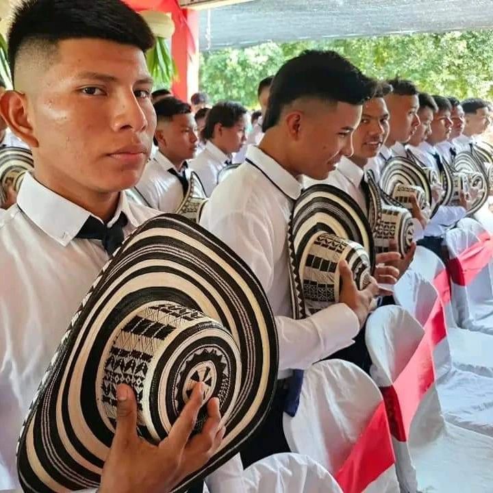 Estudiantes se graduaron con sombrero vueltiao