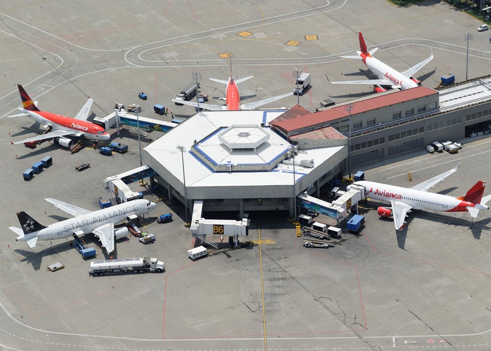 Auxiliar de vuelo, victima de robo