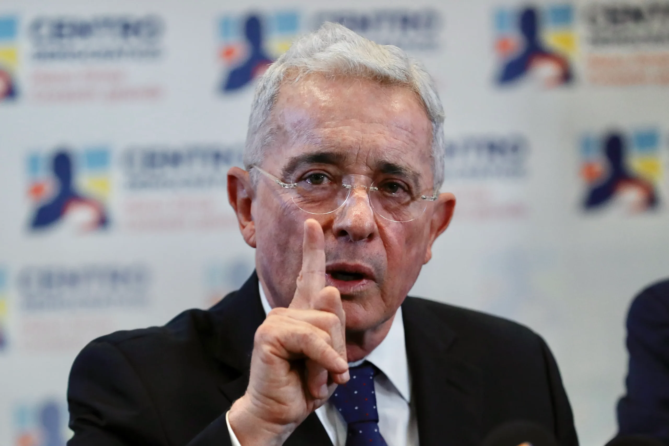 Expresidente Uribe es llamado a juicio penal