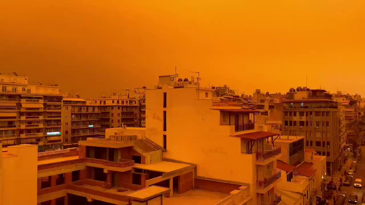 Una tormenta de arena del desierto del Sáhara tiñe de naranja el cielo de Atenas, en Grecia