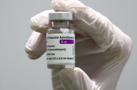 AstraZeneca retira de venta su vacuna contra el COVID-19: ¿cuál es el motivo?