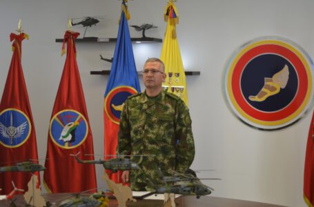 Se va el comandante del Ejército, Gobierno nombra al general en retiro Luis Emilio Cardozo