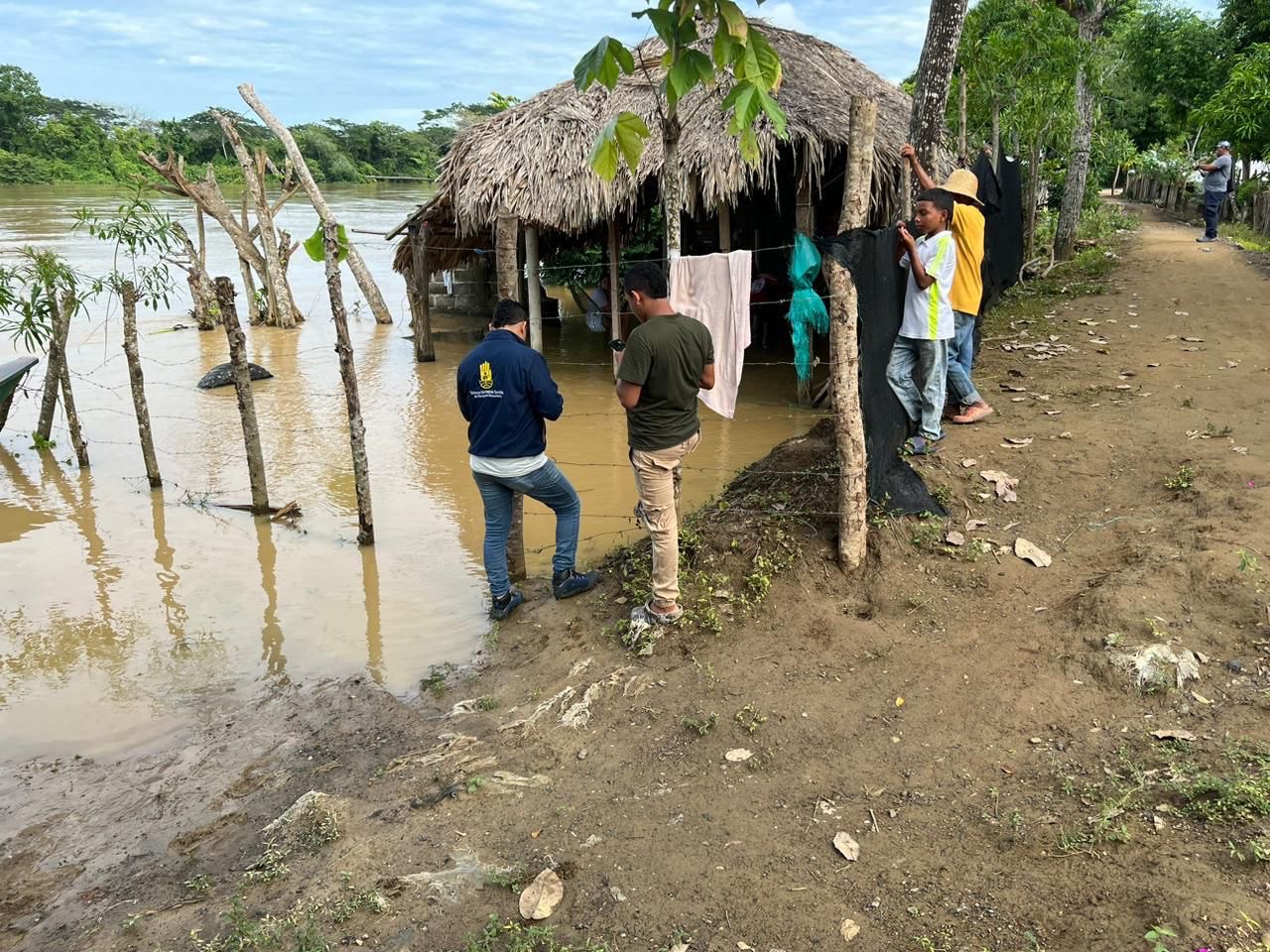 Alcaldía de Montería atiende emergencia por desbordamientos del río Sinú